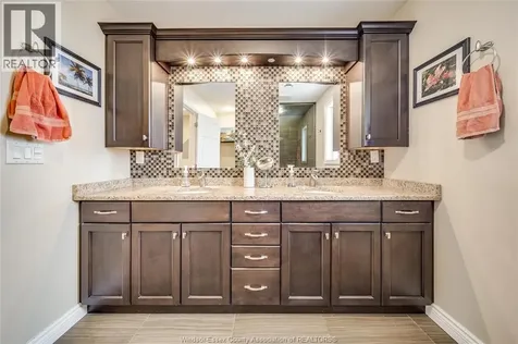 12337 Candlewood Drive Tecumseh ON N9K 0A3
