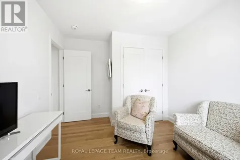 526 Edison Avenue Ottawa ON K2A 3Y5