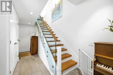 526 Edison Avenue Ottawa ON K2A 3Y5