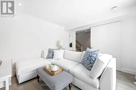 526 Edison Avenue Ottawa ON K2A 3Y5