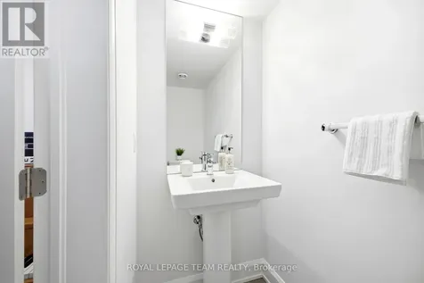 526 Edison Avenue Ottawa ON K2A 3Y5