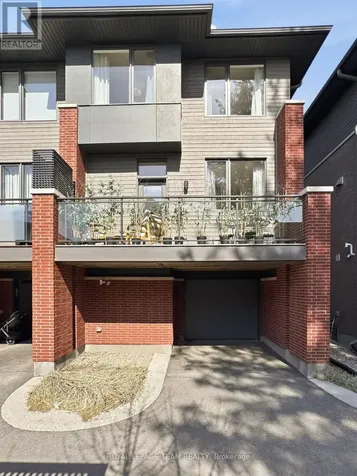 526 Edison Avenue Ottawa ON K2A 3Y5