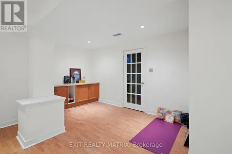 727 Brome Crescent Ottawa ON K4A 3G8