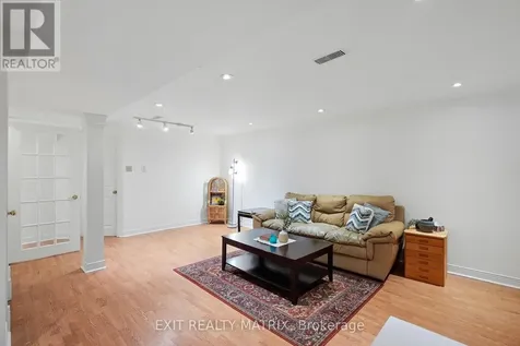 727 Brome Crescent Ottawa ON K4A 3G8