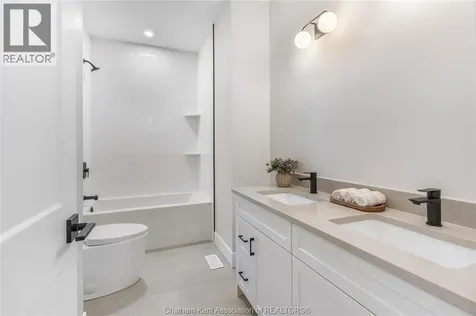 30 Rosewood Crescent Chatham ON N7M 0V4
