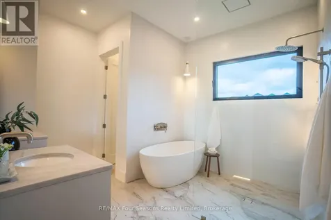 102 Barton Boulevard Blue Mountains ON N0H 1J0