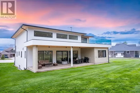 102 Barton Boulevard Blue Mountains ON N0H 1J0