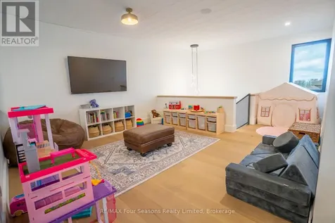 102 Barton Boulevard Blue Mountains ON N0H 1J0