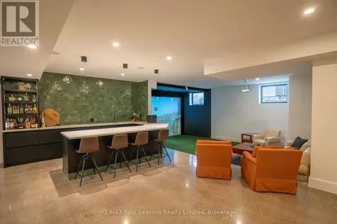 102 Barton Boulevard Blue Mountains ON N0H 1J0
