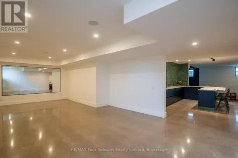 102 Barton Boulevard Blue Mountains ON N0H 1J0