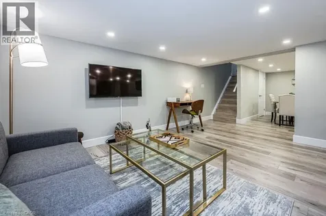 543 Dunbar Road South Kitchener ON N2M 2X1