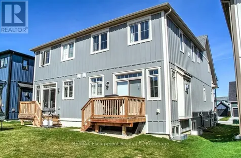 212 Courtland Street Blue Mountains ON L9Y 4E4