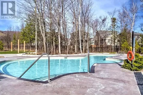 212 Courtland Street Blue Mountains ON L9Y 4E4