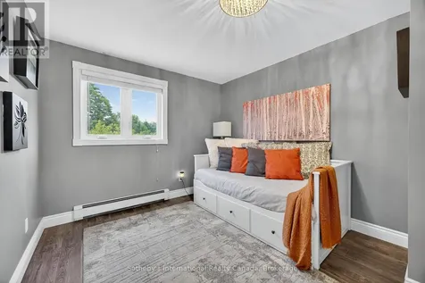 79 Caroline Street West Clearview ON L0M 1G0