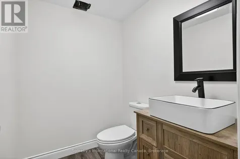 79 Caroline Street West Clearview ON L0M 1G0