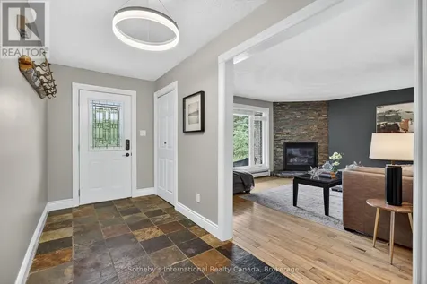 79 Caroline Street West Clearview ON L0M 1G0