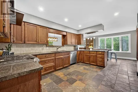 79 Caroline Street West Clearview ON L0M 1G0