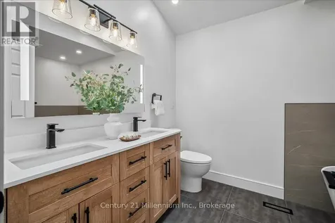 33 Slalom Gate Road Collingwood ON L9Y 5A9