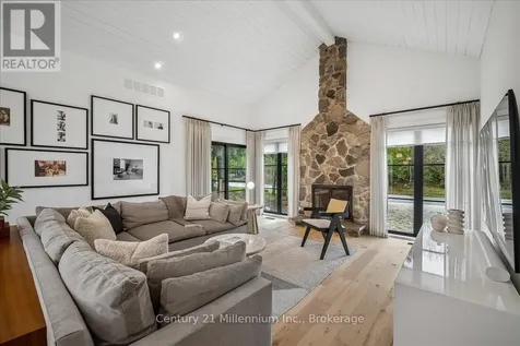 33 Slalom Gate Road Collingwood ON L9Y 5A9