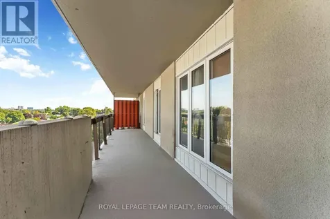 158C Mcarthur Avenue Ottawa ON K1L 8E7