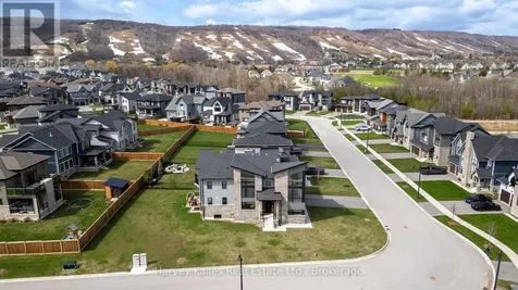 157 Springside Crescent Blue Mountains ON L9Y 5L3
