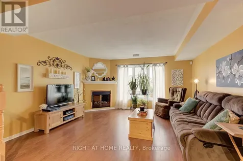 128 Bonfield Private Ottawa ON K4A 5E2