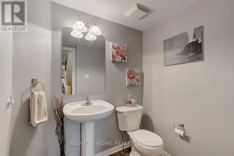 128 Bonfield Private Ottawa ON K4A 5E2