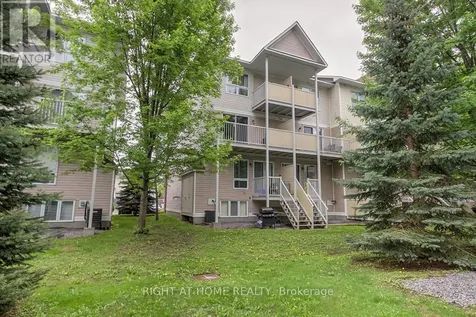 128 Bonfield Private Ottawa ON K4A 5E2