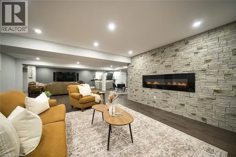 21 Tedley Boulevard Brantford ON N3T 0E3
