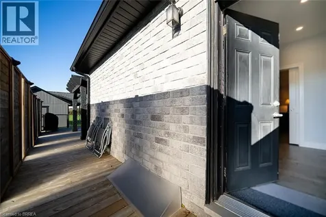 21 Tedley Boulevard Brantford ON N3T 0E3