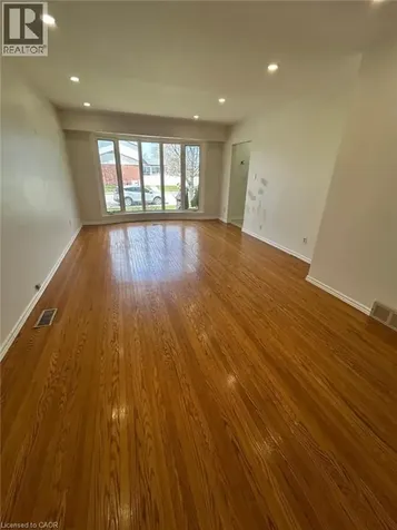 34 Ranchdale Drive Hamilton ON L8V 2M1