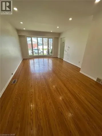 34 Ranchdale Drive Hamilton ON L8V 2M1