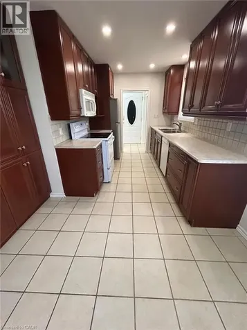 34 Ranchdale Drive Hamilton ON L8V 2M1