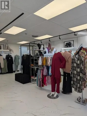 700 Dundas Street East Mississauga (dixie) ON L4Y 3Y5