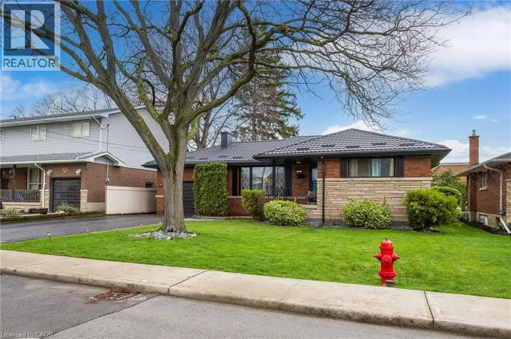 32 Belair Drive Hamilton ON L9A 2Z4