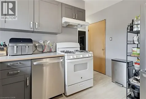 32 Belair Drive Hamilton ON L9A 2Z4