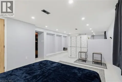 32 Belair Drive Hamilton ON L9A 2Z4