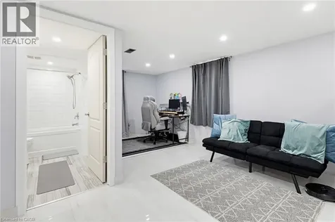32 Belair Drive Hamilton ON L9A 2Z4