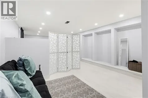 32 Belair Drive Hamilton ON L9A 2Z4