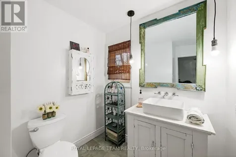 33 Rutherford Crescent Ottawa ON K2K 1N1