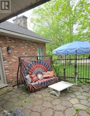 33 Rutherford Crescent Ottawa ON K2K 1N1