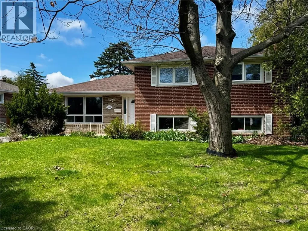2075 Seabrook Drive Oakville ON L6L 2T8