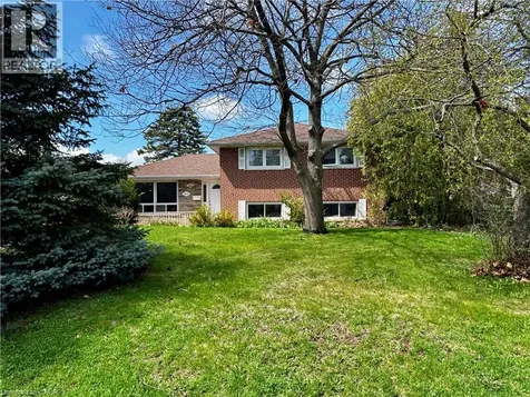 2075 Seabrook Drive Oakville ON L6L 2T8