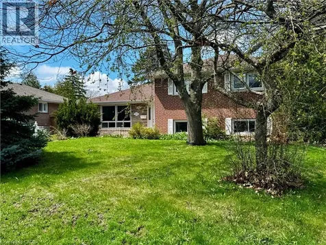 2075 Seabrook Drive Oakville ON L6L 2T8