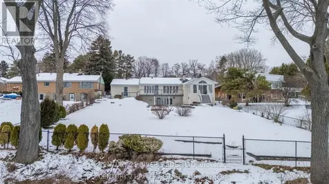 17 Hardy Crescent Brockville ON K6V 3A2