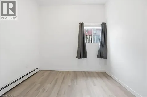 14 Avenue Place Welland ON L3B 4B1