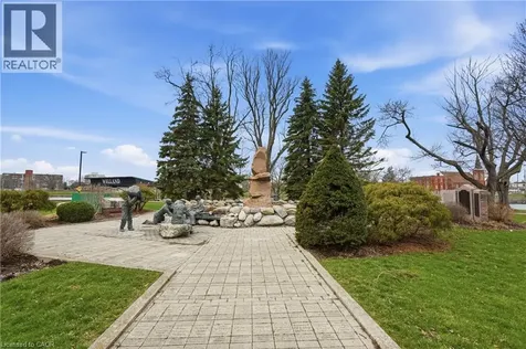 14 Avenue Place Welland ON L3B 4B1