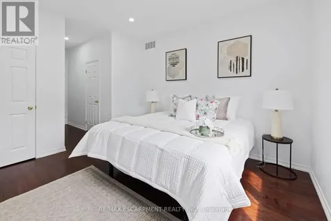 39 Mckibbon Avenue Hamilton ON L0R 1P0