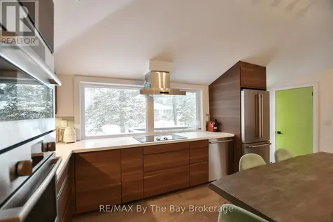 15 61st Street South Wasaga Beach ON L9Z 1W1