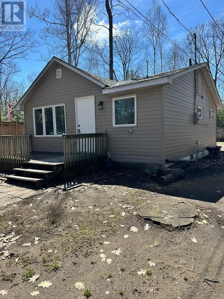 86 30th Street North Wasaga Beach ON L9Z 2C8
